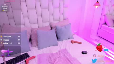 Jade Red  online show from January 7, 2025, 10:22 am