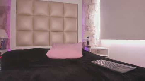 jadeestudios online show from January 10, 2025, 4:30 pm