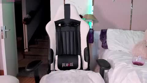 Jadeh online show from February 25, 2025, 1:52 am