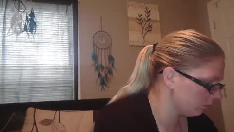 JadeLuv online show from February 9, 2025, 5:11 pm