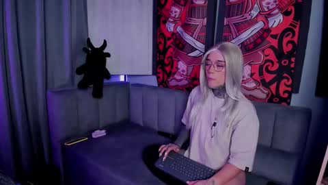 Jade  Khada online show from October 17, 2025, 12:14 am