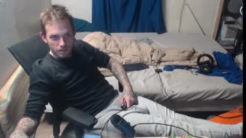 showingitoff online show from November 12, 2025, 4:57 am