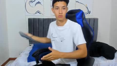 Hi guys im new 3 online show from December 7, 2024, 4:36 pm