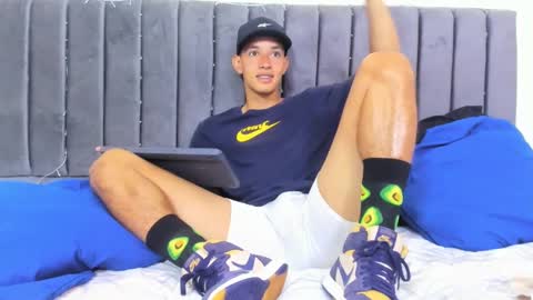 Hi guys im new 3 online show from February 25, 2025, 5:15 pm