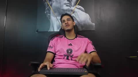 Snapshot of jakemoxley chatting on November 30, 2025, 9:41 pm JakeMoxley online show from November 30, 2025, 9:41 pm