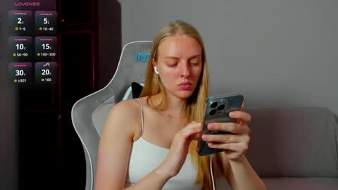 Snapshot of jam_cream chatting on May 19, 2026, 7:58 am Sofia online show from May 19, 2026, 7:58 am