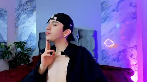 james_adamss_ online show from April 22, 2026, 1:45 pm