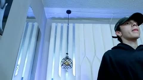 james_adamss_ online show from April 29, 2026, 2:59 am