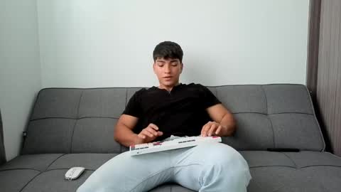 james_silva1 online show from April 22, 2026, 4:41 pm