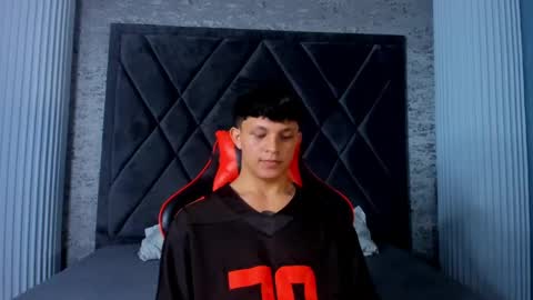 jamesgolden_ online show from March 2, 2025, 11:29 am