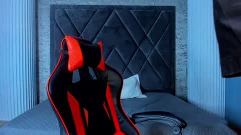 jamesgolden_ online show from March 4, 2025, 2:32 pm