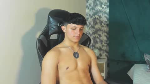 jamesgolden_ online show from March 5, 2025, 12:27 am