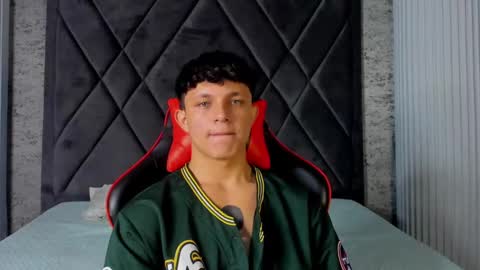 jamesgolden_ online show from March 9, 2025, 3:38 pm