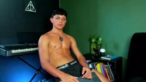 jamesgolden_ online show from September 22, 2025, 8:44 pm