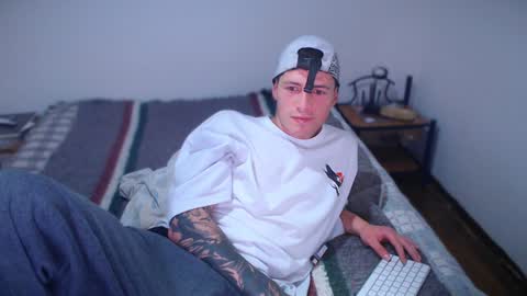 jamesss____ online show from February 5, 2025, 6:04 pm