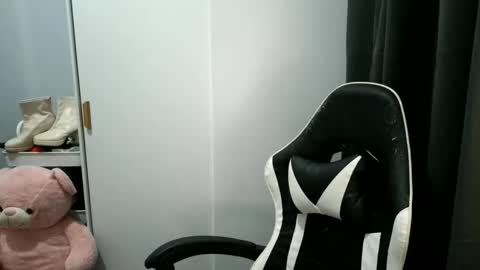 YOUR LOVELY JANE online show from November 10, 2025, 6:23 am