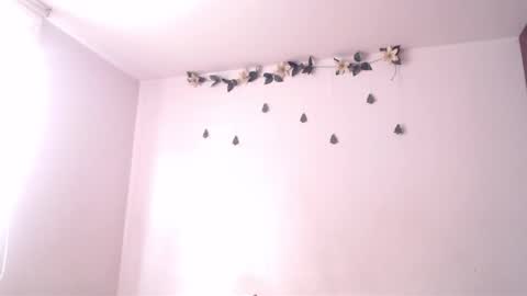 Snapshot of jane_r chatting on February 13, 2026, 7:32 pm Jane online show from February 13, 2026, 7:32 pm