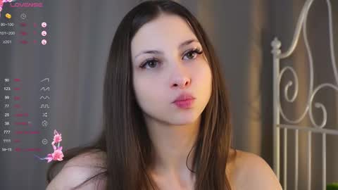 Jennifer  online show from February 14, 2025, 2:02 pm