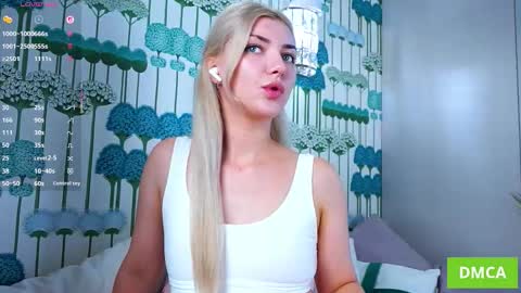 Jennifer  online show from September 24, 2025, 6:17 am