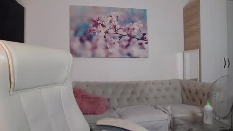 Janelle Brown online show from December 14, 2024, 2:31 pm