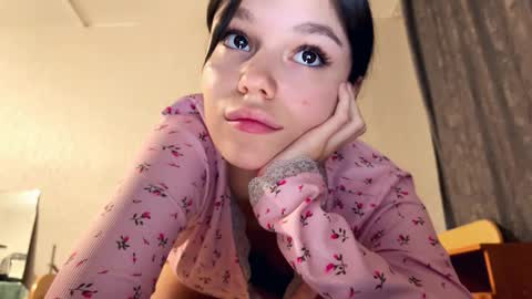 Snapshot of janethcensky chatting on November 22, 2025, 4:17 pm Aleksia online show from November 22, 2025, 4:17 pm