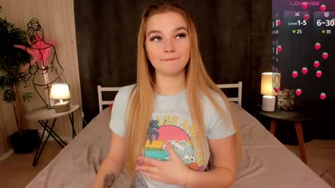 Day Alice Night Stella online show from December 18, 2024, 6:21 am