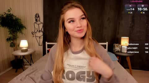 Day Alice Night Stella online show from December 28, 2024, 9:09 am