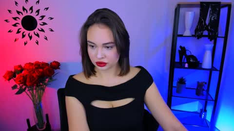 janewyatt online show from December 22, 2024, 5:12 am