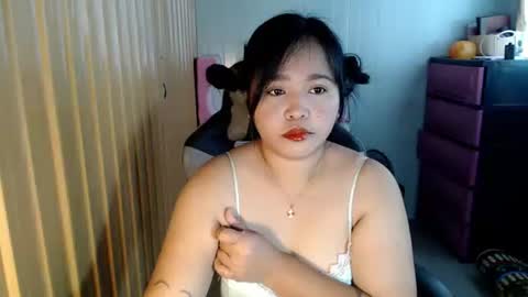 janicaslut_18 online show from April 1, 2026, 2:23 am