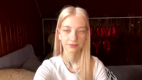 Snapshot of janicesivertsen chatting on July 2, 2026, 8:42 am Elsa online show from July 2, 2026, 8:42 am
