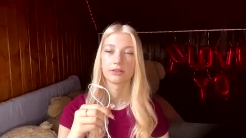 Snapshot of janicesivertsen chatting on July 5, 2026, 8:10 am Elsa online show from July 5, 2026, 8:10 am
