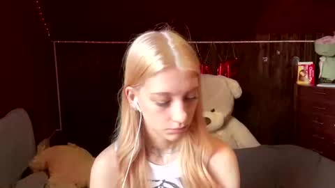 Snapshot of janicesivertsen chatting on July 6, 2026, 8:11 am Elsa online show from July 6, 2026, 8:11 am
