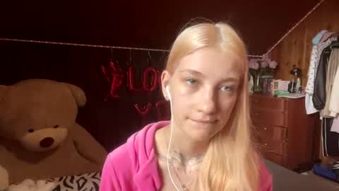 Snapshot of janicesivertsen chatting on July 9, 2026, 9:24 am Elsa online show from July 9, 2026, 9:24 am