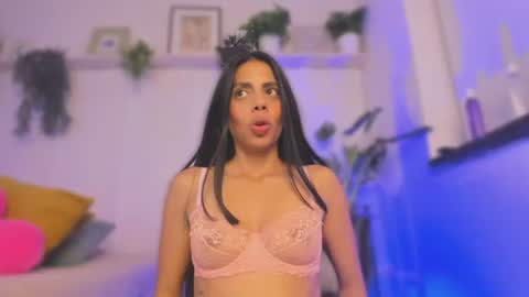 Snapshot of jasmiinn_ chatting on June 25, 2026, 5:34 am Jasmin online show from June 25, 2026, 5:34 am