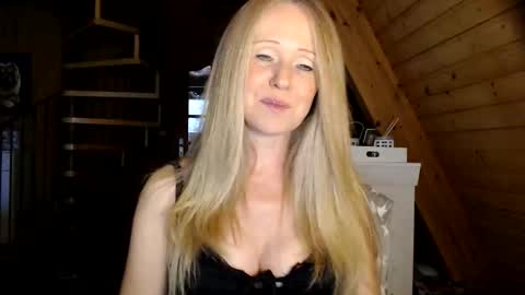 Jasmiiinfox online show from June 7, 2026, 4:44 pm