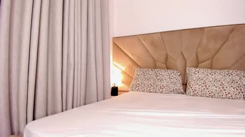 jasmin_melons online show from November 6, 2025, 2:56 am