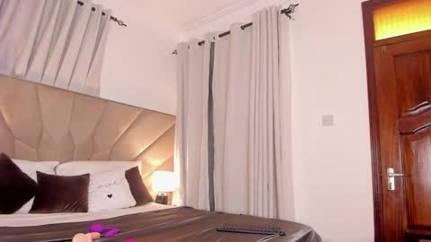 jasmin_melons online show from February 4, 2026, 3:56 am