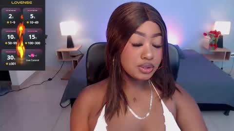 Instagram jasminecampbell1  online show from November 7, 2025, 2:06 pm