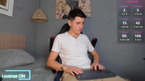 jasperjohnson online show from November 22, 2025, 3:27 am