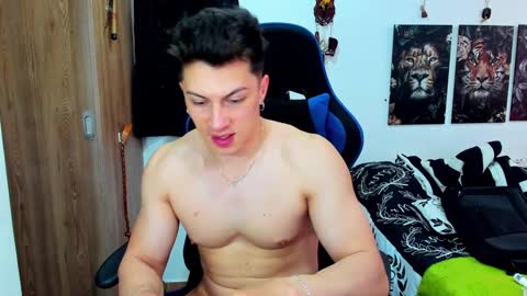 Javier online show from December 9, 2024, 8:54 pm