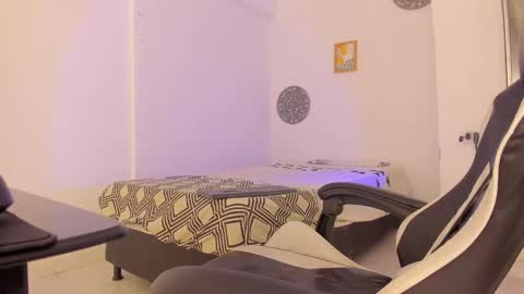 jax_maliq online show from September 23, 2025, 2:47 am