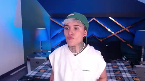 Snapshot of jaxwolf_ chatting on December 17, 2025, 3:34 am JAX online show from December 17, 2025, 3:34 am