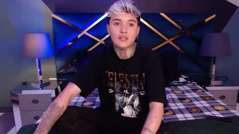 Snapshot of jaxwolf_ chatting on December 18, 2025, 4:07 am JAX online show from December 18, 2025, 4:07 am