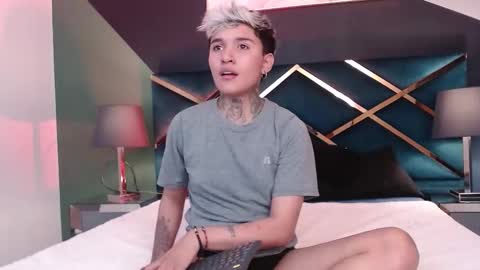 Snapshot of jaxwolf_ chatting on December 21, 2025, 3:57 am JAX online show from December 21, 2025, 3:57 am