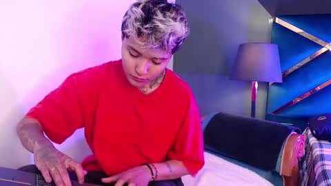 Snapshot of jaxwolf_ chatting on January 7, 2026, 3:31 am JAX online show from January 7, 2026, 3:31 am