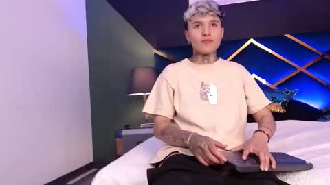 Snapshot of jaxwolf_ chatting on January 18, 2026, 3:43 am JAX online show from January 18, 2026, 3:43 am