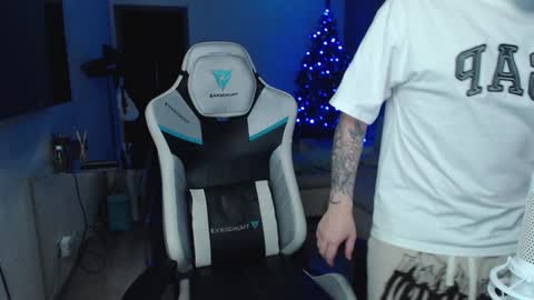 Snapshot of jayce_icestone chatting on December 29, 2024, 8:11 am Jayce online show from December 29, 2024, 8:11 am