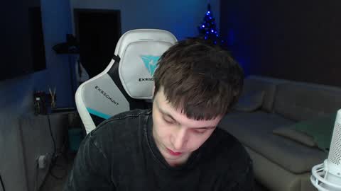 Snapshot of jayce_icestone chatting on December 31, 2024, 9:06 pm Jayce online show from December 31, 2024, 9:06 pm