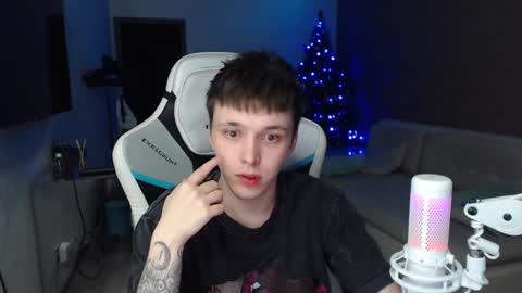 Snapshot of jayce_icestone chatting on January 1, 2025, 12:11 am Jayce online show from January 1, 2025, 12:11 am