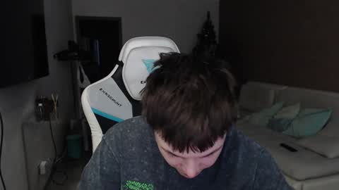 Snapshot of jayce_icestone chatting on January 8, 2025, 10:26 am Jayce online show from January 8, 2025, 10:26 am